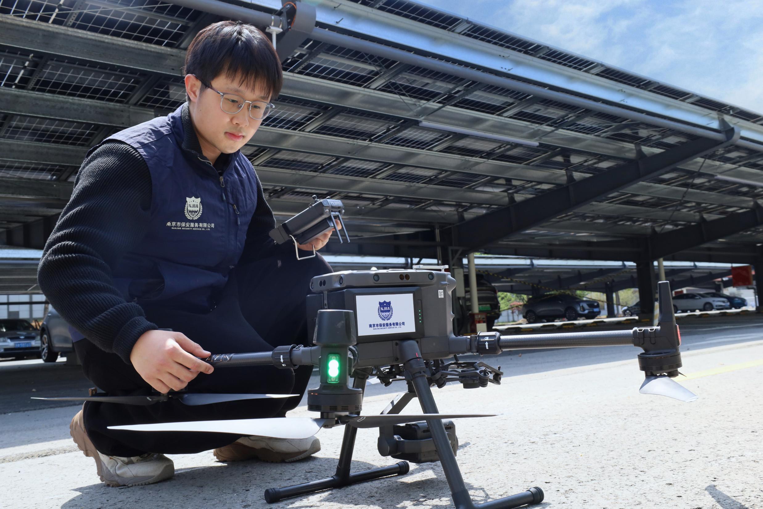 E:/25.12.10后 上传网站留存/【回首2025】南京保安“五新”答卷迎接“十五五”/回首2025照片/23.jpg23