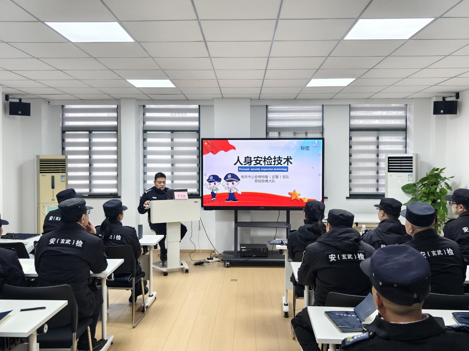 E:/25.12.10后 上传网站留存/以专业守护安全 用实战淬炼本领/照片/17b1ce49eeb5d40b2f805f1f18a45e11.jpg17b1ce49eeb5d40b2f805f1f18a45e11